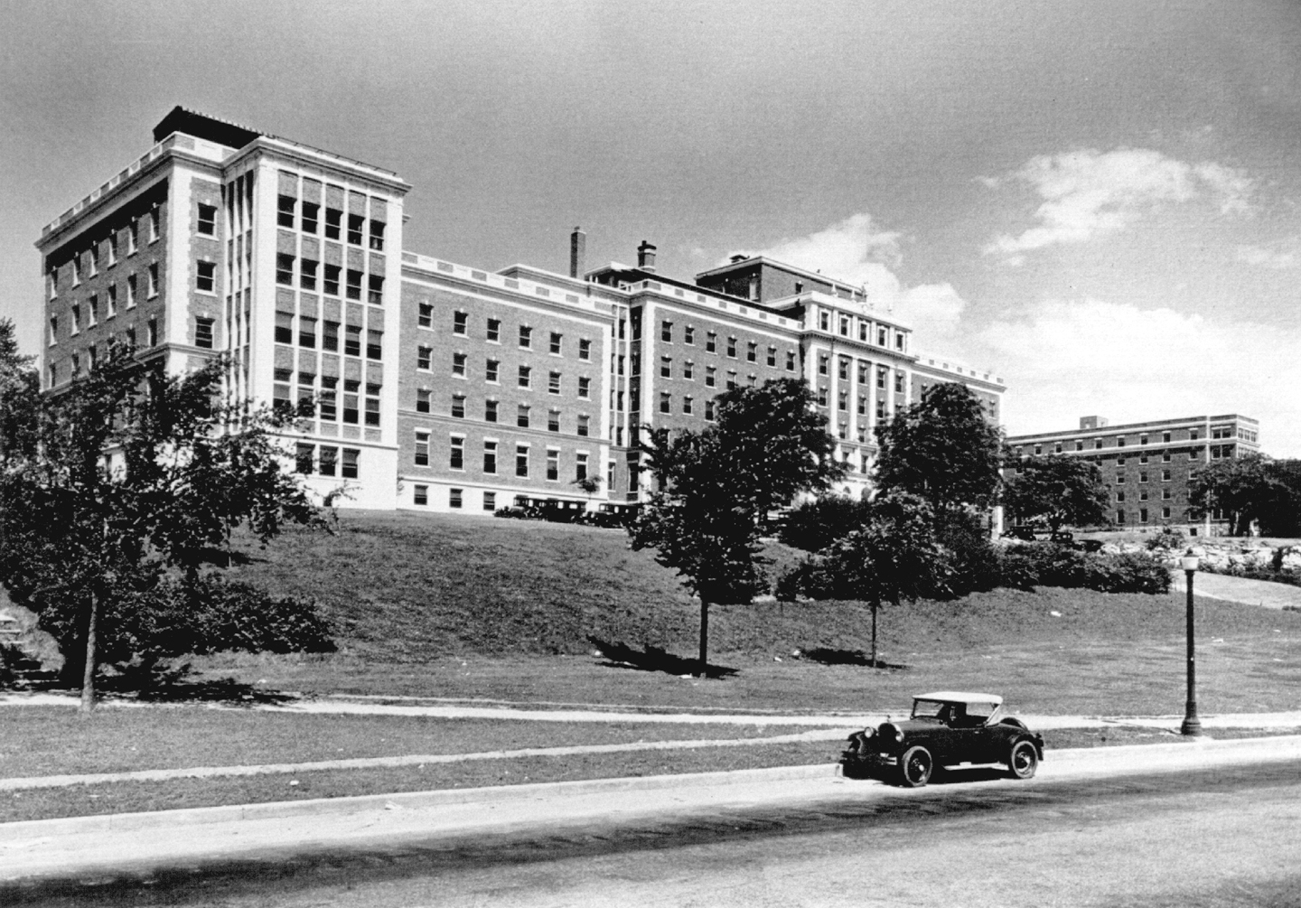 Saint Luke's Hospital of Kansas City in the 1920s