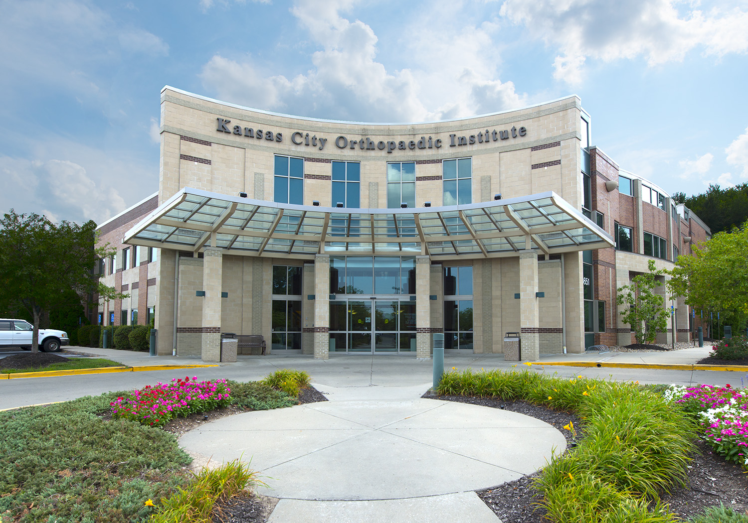 Exterior view of Kansas City Orthopaedic Institute