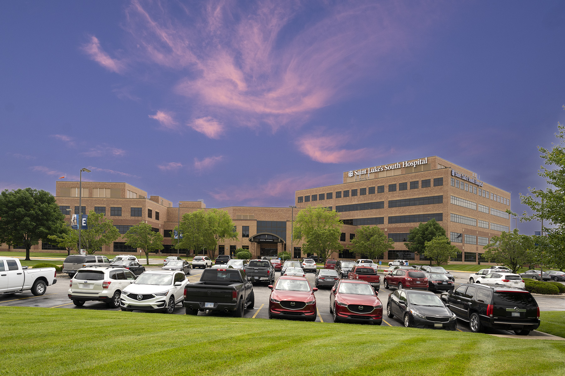 Exterior view of Saint Luke's South Hospital