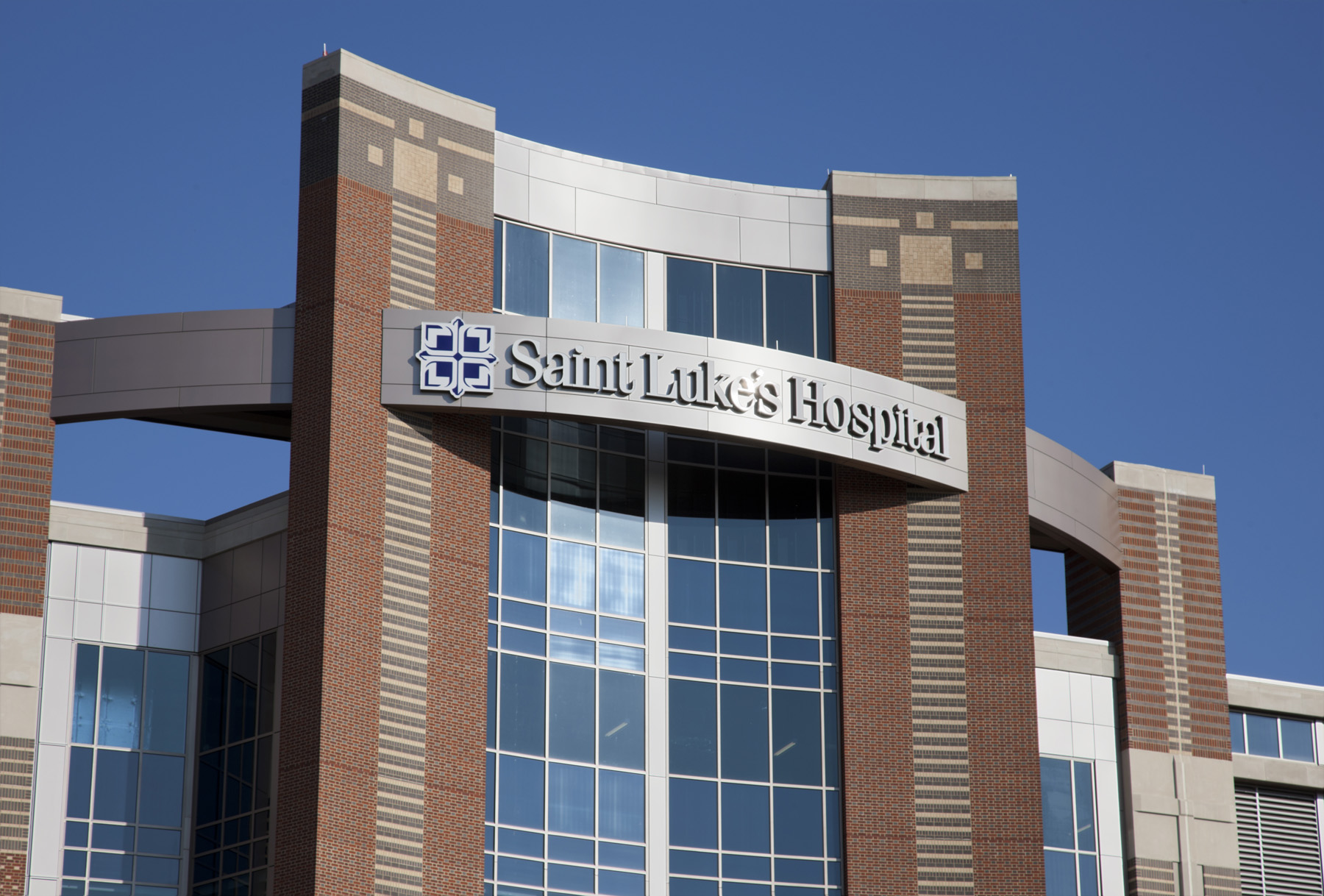 Saint Luke's Hospital Plaza Entrance 