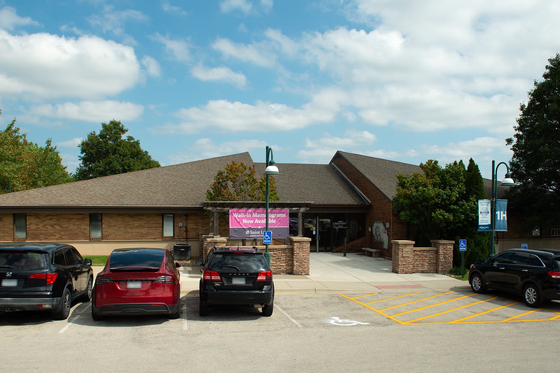 Saint Luke's North Beast Surgery Specialists Building Exterior 