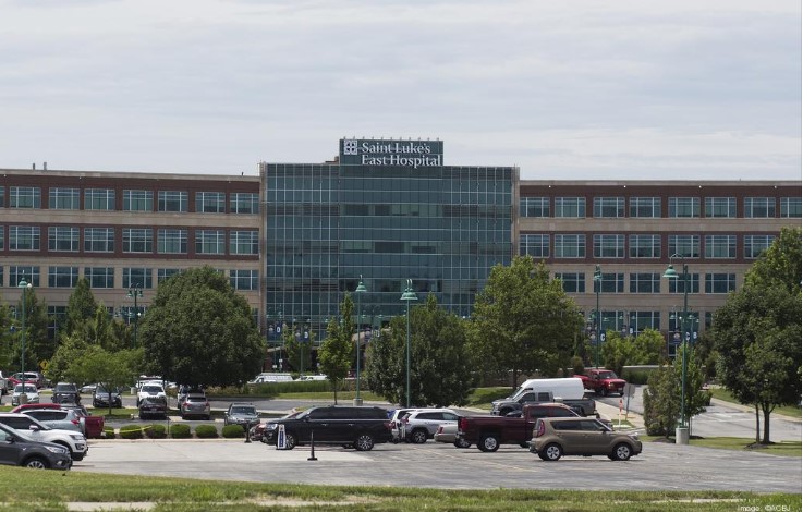 Main entrance to Saint Luke's East Hospital 