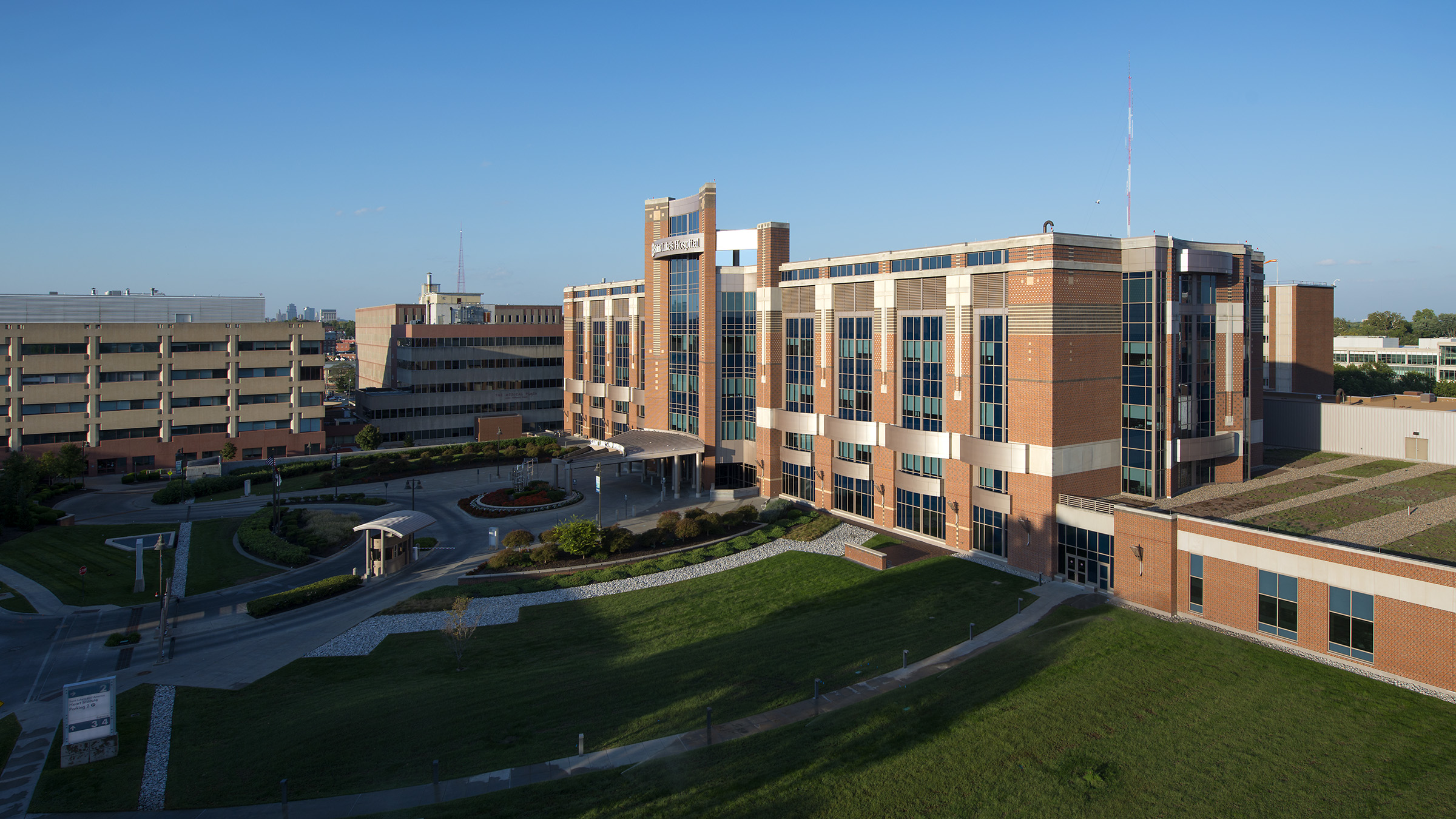 Saint Luke's Mid America Heart Institute exterior