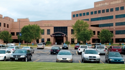 Saint Luke's South Hospital exterior view