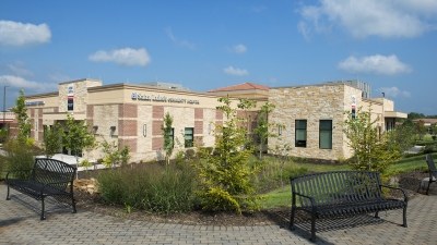Exterior view of a Saint Luke's Community Hospital in Leawood, Kansas