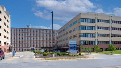 Exterior view of Saint Luke's Hospital's Medical Plaza building