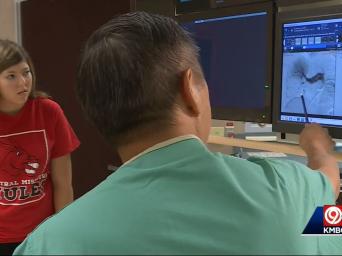 KMBC 9 abc. 89 degrees. 6:14. Dr. Cho showing Gina Cusimano her scans.